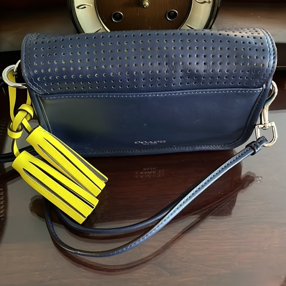 NWOT Coach midsized bag with removable tassel. Navy Citrine Leather shoulder bag - Picture 5 of 16